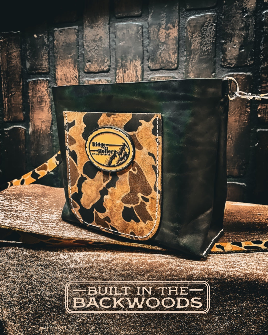 Crossbody Maverick Black with Duck Camo