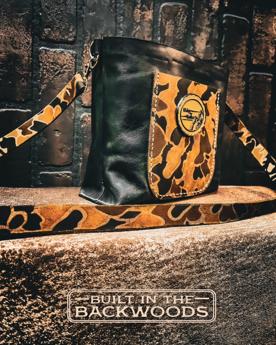 Crossbody Maverick Black with Duck Camo