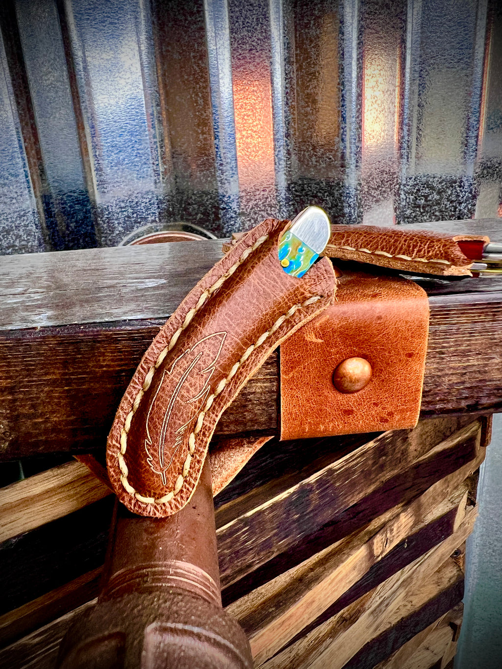 Distressed Knife Slip-Brown